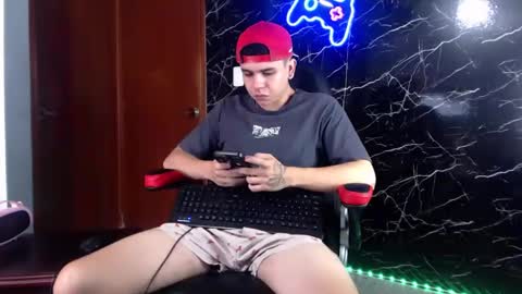 Snapshot of maty_hard chatting on December 8, 3:45 pm Matias online show from December 8, 3:45 pm