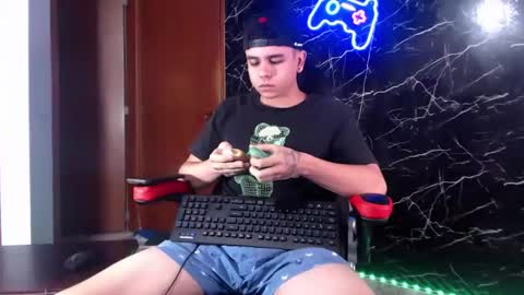 Snapshot of maty_hard chatting on January 7, 9:50 am Matias online show from January 7, 9:50 am