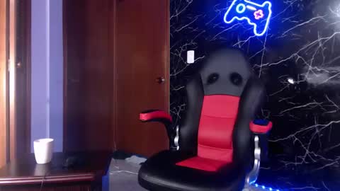 Snapshot of maty_hard chatting on January 8, 9:53 am Matias online show from January 8, 9:53 am