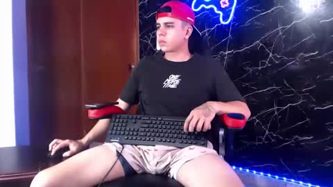 Snapshot of maty_hard chatting on January 8, 1:41 pm Matias online show from January 8, 1:41 pm