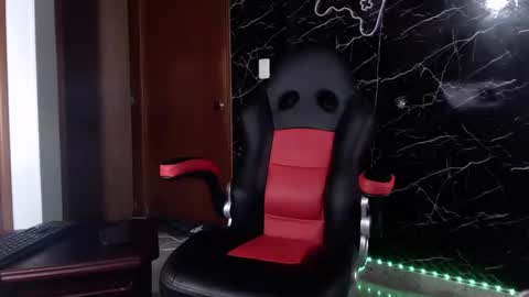 Snapshot of maty_hard chatting on January 22, 10:07 am Matias online show from January 22, 10:07 am