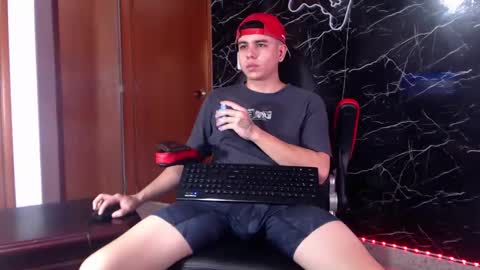 Snapshot of maty_hard chatting on January 27, 4:43 pm Matias online show from January 27, 4:43 pm