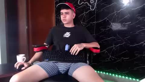 Snapshot of maty_hard chatting on January 28, 10:02 am Matias online show from January 28, 10:02 am