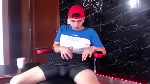 Snapshot of maty_hard chatting on January 29, 11:41 am Matias online show from January 29, 11:41 am