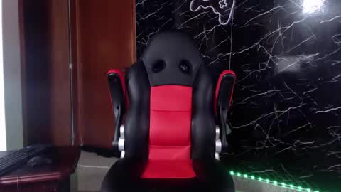 Snapshot of maty_hard chatting on February 3, 9:19 am Matias online show from February 3, 9:19 am