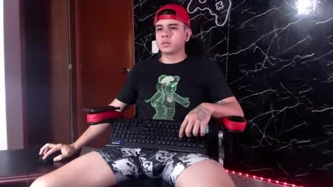 Snapshot of maty_hard chatting on February 4, 9:38 am Matias online show from February 4, 9:38 am