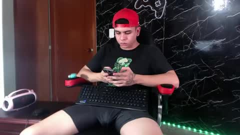 Snapshot of maty_hard chatting on February 7, 2:15 pm Matias online show from February 7, 2:15 pm