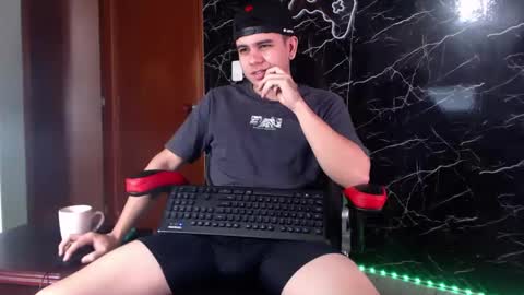 Snapshot of maty_hard chatting on February 8, 12:17 pm Matias online show from February 8, 12:17 pm