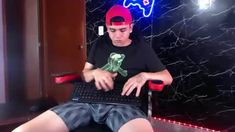 Snapshot of maty_hard chatting on February 13, 9:41 am Matias online show from February 13, 9:41 am