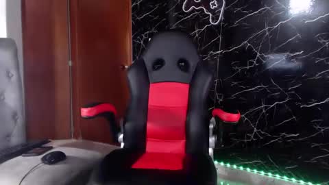 Snapshot of maty_hard chatting on March 5, 7:49 pm Matias online show from March 5, 7:49 pm