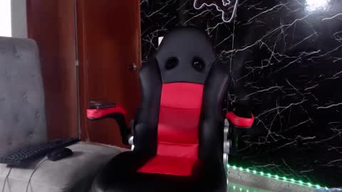 Snapshot of maty_hard chatting on March 6, 3:13 pm Matias online show from March 6, 3:13 pm