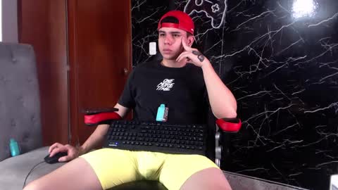 Snapshot of maty_hard chatting on March 11, 1:45 pm Matias online show from March 11, 1:45 pm