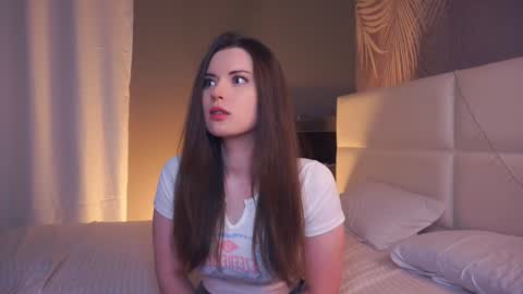 Snapshot of maudhaskell chatting on January 19, 10:17 pm Lily online show from January 19, 10:17 pm