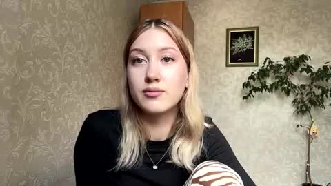 Snapshot of maudiesikes chatting on July 16, 10:10 am Mia online show from July 16, 10:10 am