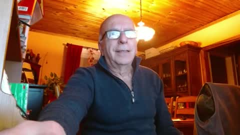 Maurice online show from December 19, 10:10 pm