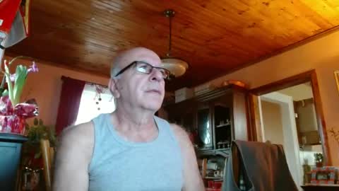 Maurice online show from December 24, 1:06 pm