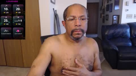 Snapshot of mauricewilson86 chatting on February 14, 10:50 pm mauricewilson86 online show from February 14, 10:50 pm