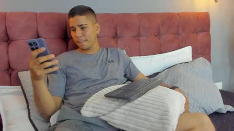 Snapshot of mauro_boy chatting on May 22, 2:30 am mauro_boy online show from May 22, 2:30 am