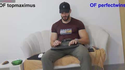 mauro_real_man online show from November 25, 7:03 pm