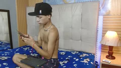 Snapshot of maverickhotson303av chatting on December 2, 4:51 am maverickhotson303av online show from December 2, 4:51 am