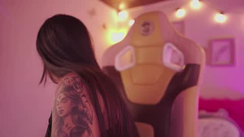 Snapshot of mavy_ chatting on February 5, 6:45 pm MAVY online show from February 5, 6:45 pm