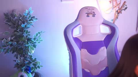 Snapshot of mavy_ chatting on February 14, 7:27 am MAVY online show from February 14, 7:27 am