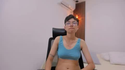 Snapshot of max_blaze1 chatting on December 18, 11:49 am Max online show from December 18, 11:49 am