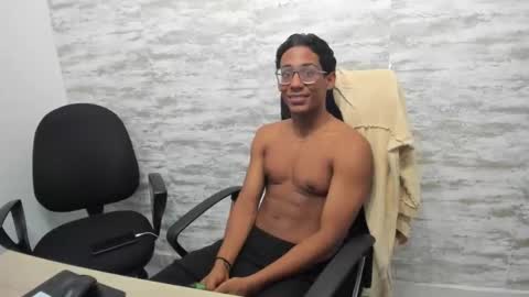 Snapshot of max_cumpower72 chatting on September 28, 1:00 am max_cumpower72 online show from September 28, 1:00 am