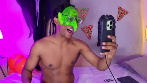 Snapshot of max_cumpower72 chatting on October 7, 12:30 am max_cumpower72 online show from October 7, 12:30 am