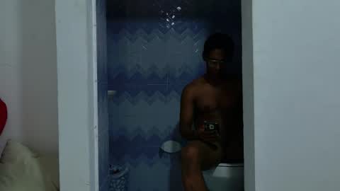 Snapshot of max_cumpower72 chatting on November 3, 10:53 pm max_cumpower72 online show from November 3, 10:53 pm