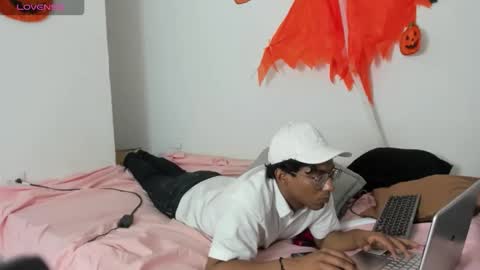 Snapshot of max_cumpower72 chatting on November 8, 10:41 pm max_cumpower72 online show from November 8, 10:41 pm