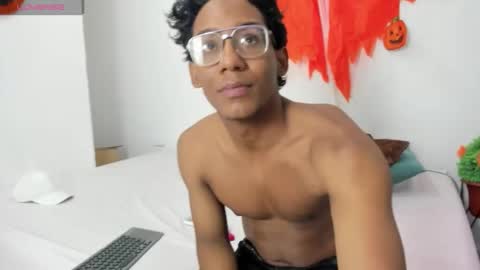 Snapshot of max_cumpower72 chatting on November 9, 11:25 pm max_cumpower72 online show from November 9, 11:25 pm