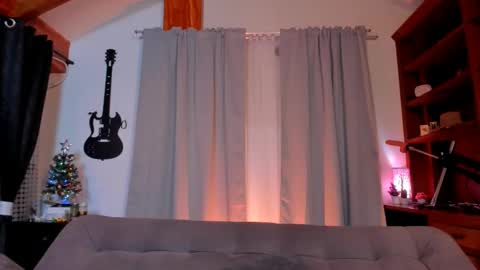 max D. online show from December 9, 1:40 am