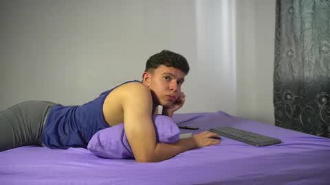 Max online show from December 20, 9:44 pm