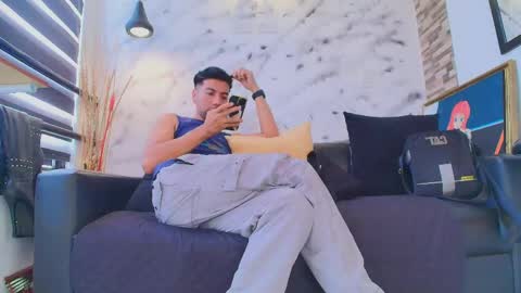 Max Hornye online show from April 18, 6:45 pm