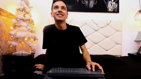 Snapshot of max_kogan chatting on December 29, 7:53 pm max online show from December 29, 7:53 pm