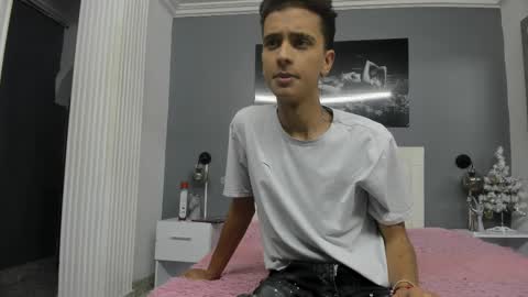 Snapshot of max_kogan chatting on January 3, 3:16 am max online show from January 3, 3:16 am