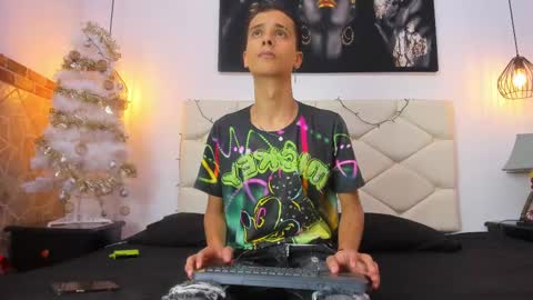 Snapshot of max_kogan chatting on January 4, 3:29 am max online show from January 4, 3:29 am