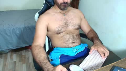 Snapshot of max_love25 chatting on February 13, 8:05 pm max_love25 online show from February 13, 8:05 pm