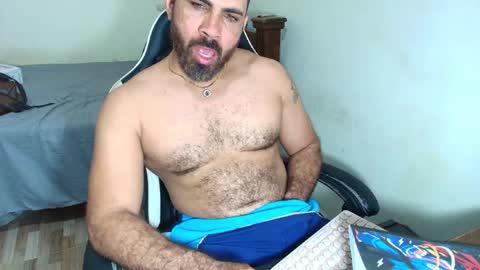 Snapshot of max_love25 chatting on February 14, 8:49 pm max_love25 online show from February 14, 8:49 pm