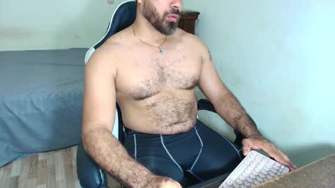 Snapshot of max_love25 chatting on February 21, 7:37 pm max_love25 online show from February 21, 7:37 pm