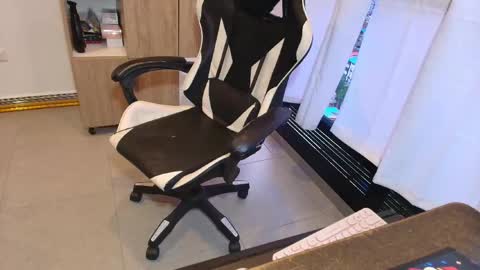 max_love25 online show from March 18, 10:46 pm