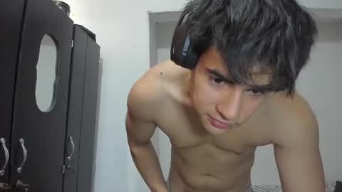 Snapshot of max_miller66 chatting on June 17, 5:58 pm Max online show from June 17, 5:58 pm