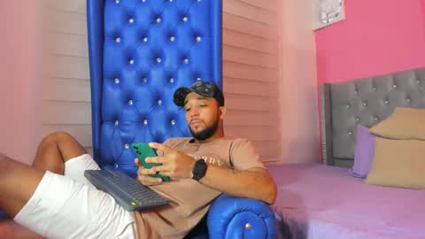 max_sexyhot26 online show from December 23, 4:01 am