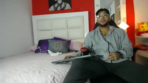 max_sexyhot26 online show from January 19, 2:04 am