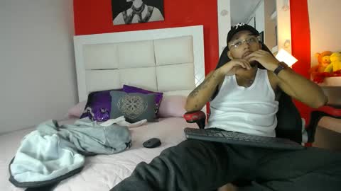 max_sexyhot26 online show from January 19, 5:05 am