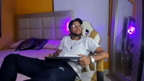 max_sexyhot26 online show from February 10, 5:36 am