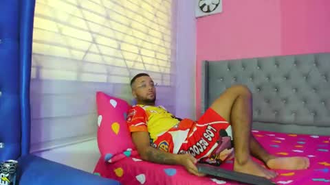 max_sexyhot26 online show from February 12, 4:33 pm