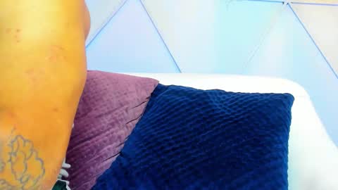 Max online show from September 27, 10:59 pm