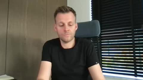 Max take off clothes online show from November 6, 8:48 am